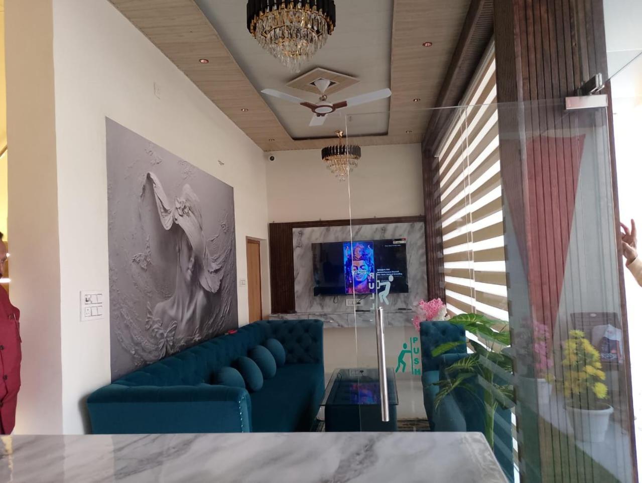 Hotel Lr Delite Inn Mathura Exterior foto